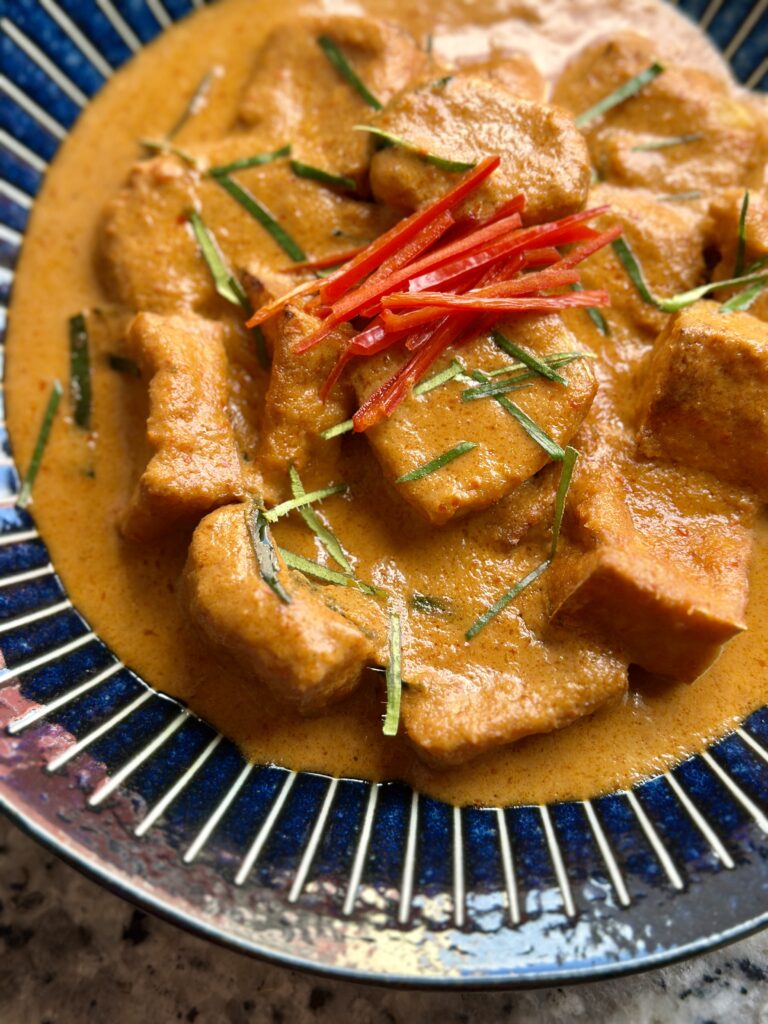 Choo Chee Tofu (Fried Tofu in Red Curry Sauce)